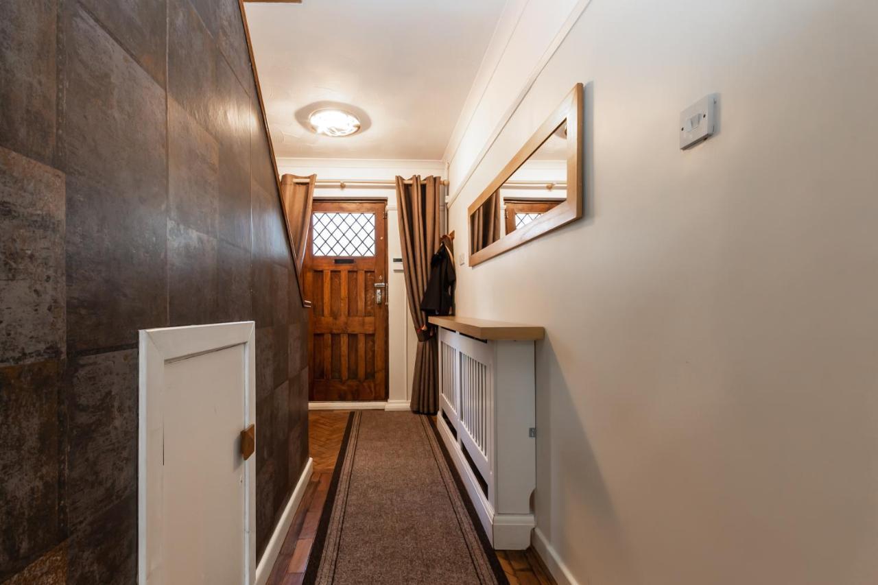 Cheerful 3-Bedroom Douglas House With Patio Саутгемптон Экстерьер фото