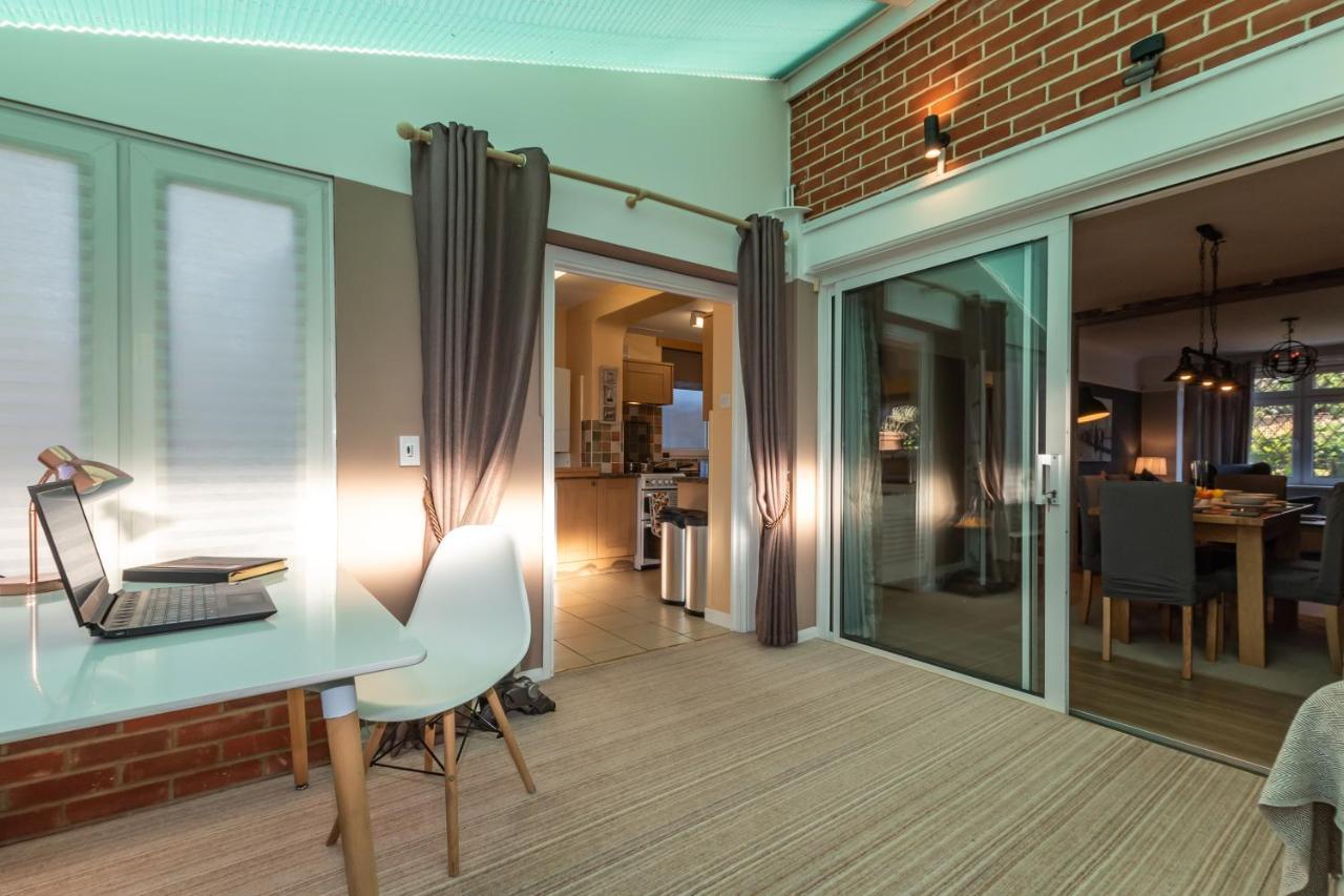 Cheerful 3-Bedroom Douglas House With Patio Саутгемптон Экстерьер фото