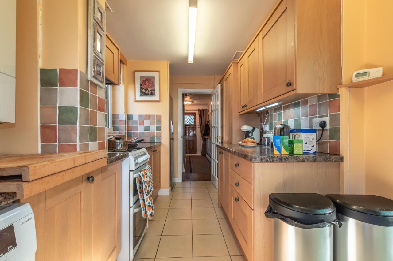 Cheerful 3-Bedroom Douglas House With Patio Саутгемптон Экстерьер фото